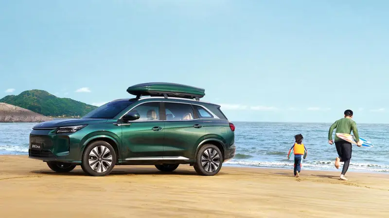 藍(lán)電E5PLUS上新了，10萬內(nèi)唯一長續(xù)航插混，一口價(jià)只要9.98萬