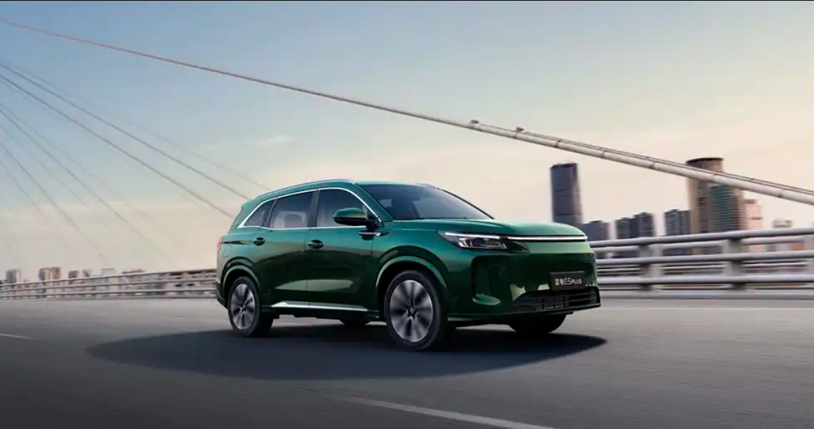 藍電E5 PLUS 165km長續(xù)航先享版，家庭出行的“新質(zhì)生產(chǎn)力”